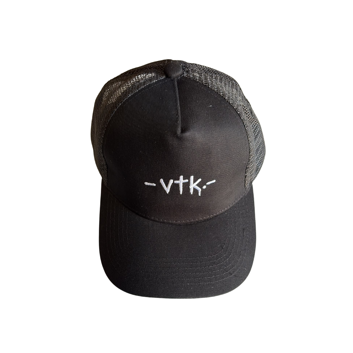 Kšiltovka VTK – detail výšivky a kšiltu